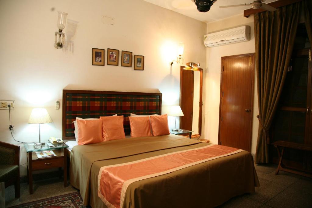 The Royal Residency Hotel Nova Deli Quarto foto
