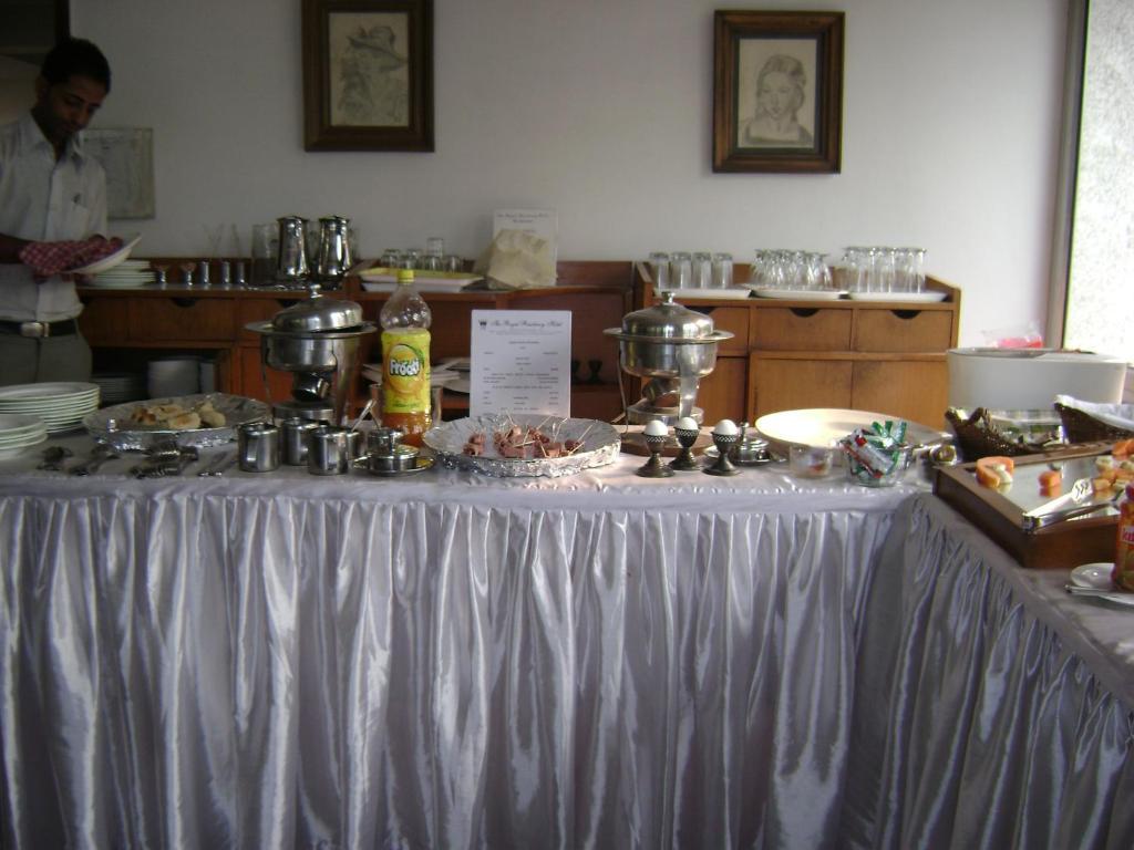 The Royal Residency Hotel Nova Deli Quarto foto