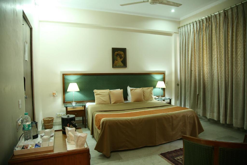 The Royal Residency Hotel Nova Deli Quarto foto